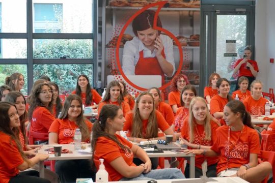 VODAFONE codelikeagirl2024
